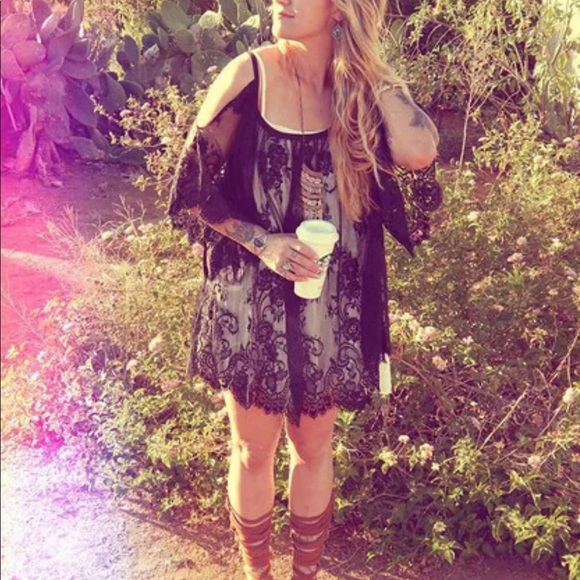 Sexy lace tunic/coverup - Picture 2 of 2